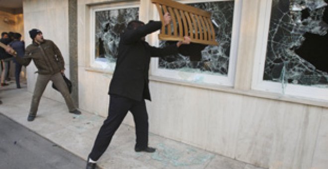 Asalto a la embajada británica en Teherán por las nuevas sanciones