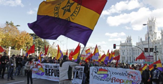 Centenares de personas piden en Madrid la III República