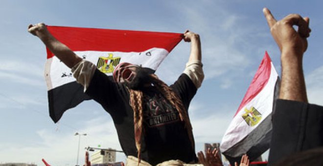 Los islamistas egipcios meten prisa a los militares