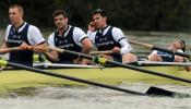 Un intruso se cuela en la regata entre Cambridge y Oxford