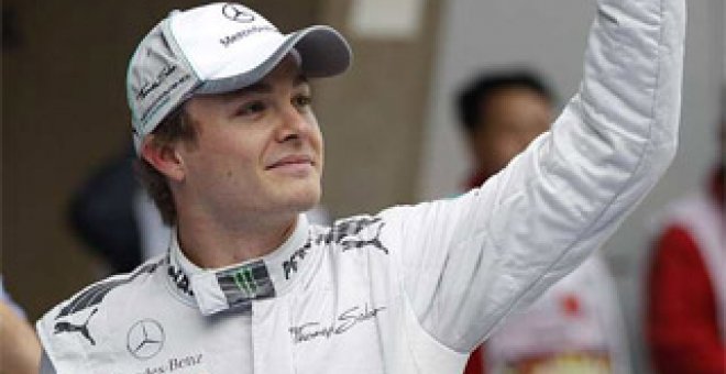 Rosberg logra su primera pole y Alonso saldrá noveno