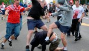 Choques entre hinchas polacos y rusos en las cercanías del estadio