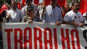 Miles de portugueses, en las calles contra los recortes por el rescate