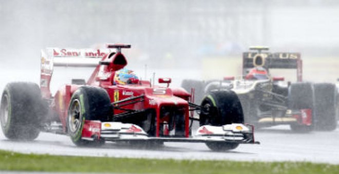 Alonso logra la 'pole' en Silverstone
