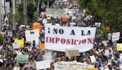 Miles de mexicanos salen a las calles contra Peña Nieto