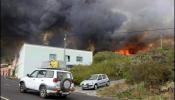 El fuego quema los bosques en Gata, Canarias y Baleares