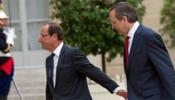 Hollande rompe una lanza por la permanencia de Grecia en el euro