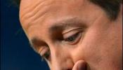 Cameron trata de blindar su Gobierno ante el avance imparable de los laboristas