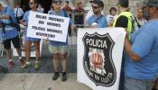 Los policías se manifiestan hoy frente al Ministerio de Interior para protestar contra los recortes de Rajoy