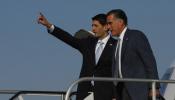 Romney sigue de gira mientras Obama juega al baloncesto