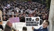 Cientos de personas denuncian los recortes en ayudas a la discapacidad