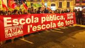Miles de personas protestan en Barcelona contra la reforma de Wert