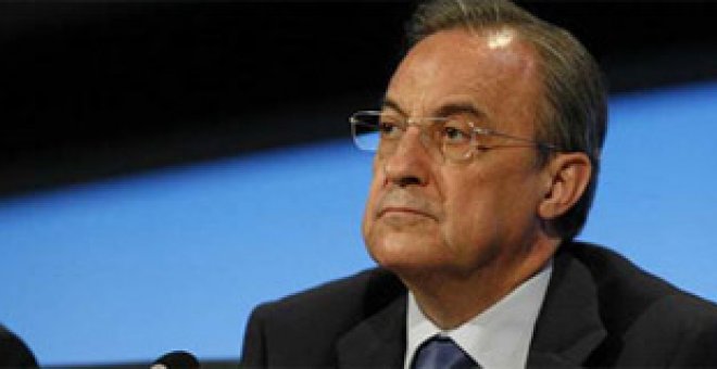 Florentino da la cara por Mourinho: "Ha tenido que soportar ataques y descalificaciones injustas"