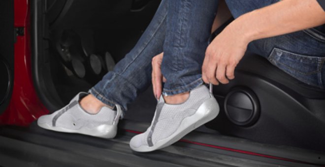 Un valenciano diseña las primeras zapatillas de mujer concebidas expresamente para conducir