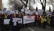 Familiares de 'bebés robados' protestan por la lentitud de las investigaciones