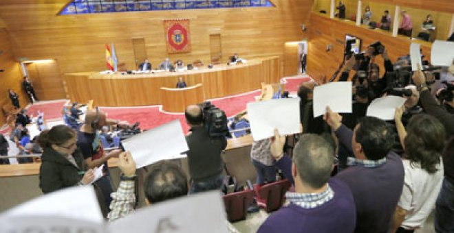 La presidenta del Parlamento gallego ve "atentado a alta institución" la entrada de invitados al pleno