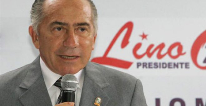 El candidato presidencial paraguayo Lino Oviedo muere al estrellarse el helicóptero en el que viajaba