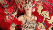 La candidata a reina del carnaval cuyo vestido se incendió permanece en estado grave