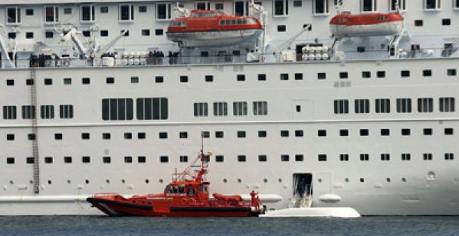 La rotura de un cable que sujetaba el bote salvavidas provocó el accidente del crucero