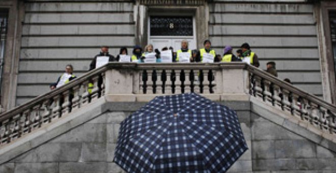 Los yayoflautas protestan ante el arzobispado de Madrid