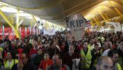 El séptimo día de huelga en Iberia obliga a cancelar 315 vuelos