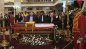 El príncipe Felipe acudirá al funeral de Chávez en sustitución del rey