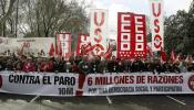 Decenas de miles de manifestantes salen a la calle contra el paro y por una democracia más participativa