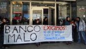 Detenidos en Madrid 30 activistas de la PAH por encerrarse en el "banco malo"