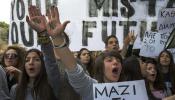 Los estudiantes chipriotas contestan al Gobierno y a la troika en la calle