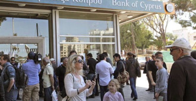 Los bancos de Chipre abren con 5.000 millones del BCE