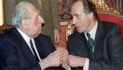 El padre del rey le avisó de que sólo le apoyaría si abría el régimen de Franco