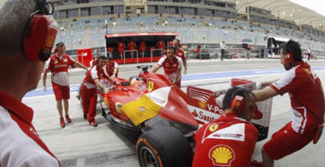 Alonso saldrá tercero en Bahréin, pole para Rosberg