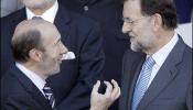 El rey, Catalunya y la economía centran la "extensa" conversación de Rajoy y Rubalcaba