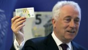 El nuevo billete de cinco euros empieza a circular
