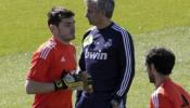 Mourinho: "La pena es que no traje a Diego López el primer año"