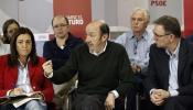 El PSOE se reunirá con sindicatos y empresarios para lograr pactos que frenen el paro