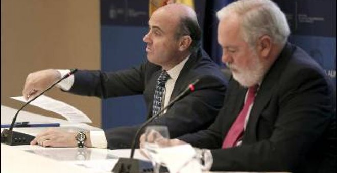 Guindos dice que sólo bajará el IRPF en 2015 si hay una recuperación "muy clara"