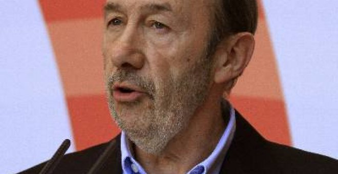 Rubalcaba presenta a CCOO y UGT el plan que le rechazó Rajoy