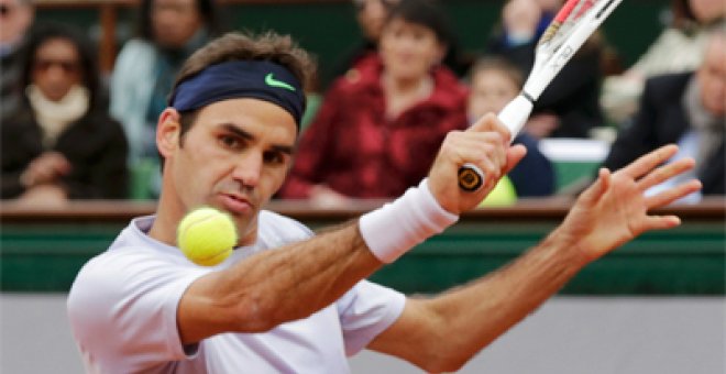 Federer fulmina a Carreño y se planta en segunda ronda de Roland Garros
