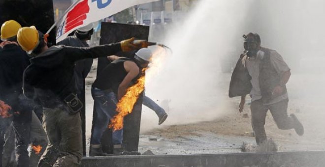 La Policía controla la plaza Taksim tras desalojarla por la fuerza