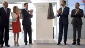 Moncloa recorta a la alcaldesa imputada de la foto con Rajoy