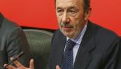 Rubalcaba exige a Rajoy que dé una explicación convincente sobre Bárcenas "si es que puede"