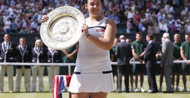 Bartoli se proclama campeona de Wimbledon con un tenis poco ortodoxo