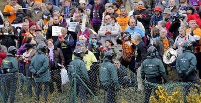 El Gobierno fuerza a un grupo de preferentistas a reubicar su protesta ante la visita de los príncipes