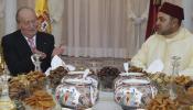 Mohamed VI libera a 48 ciudadanos españoles para hacerle un favor a "su tío" el rey Juan Carlos