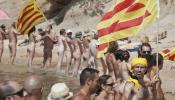Una cadena humana nudista reclama la independencia de Catalunya