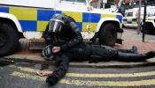 Cincuenta y seis policías heridos en Belfast en enfrentamientos con jóvenes unionistas