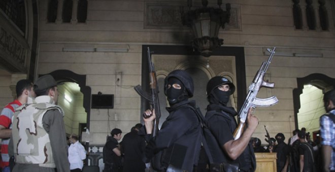 La policía desaloja la mezquita donde estaba atrincherado un grupo de islamistas en El Cairo