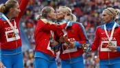 El beso de dos atletas rusas que desafió a Putin