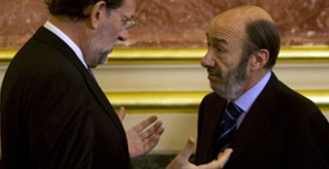 Rubalcaba critica que el diálogo entre Rajoy y Mas sea "dos cartas en un año"